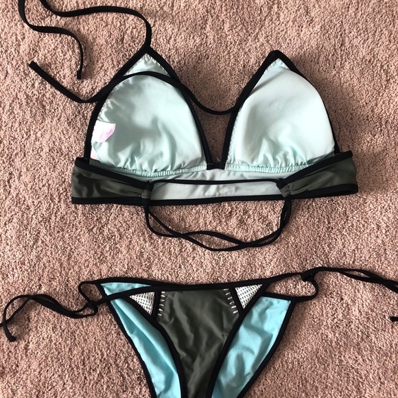 Bikini - Picture 2 of 2